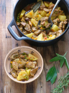 Spezzatino con piselli e patate